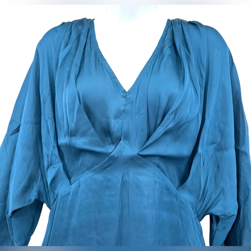 Strut & Bolt Women’s S Midnight Blue Satin Midi V-Neck Dress NWT Flare Sleeves - Picture 4 of 13